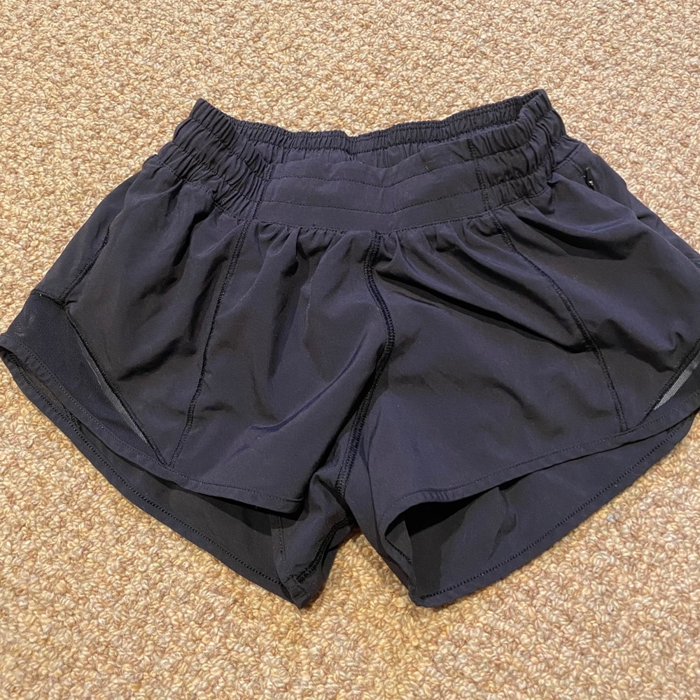 Lululemon Hotty Hot shorts 2.5”